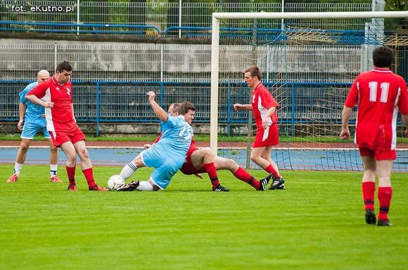 Policjanci pokonali księży. Pożegnanie proboszcza Jana Dobrodzieja