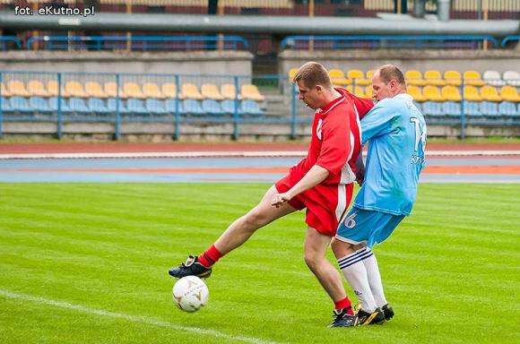 Policjanci pokonali księży. Pożegnanie proboszcza Jana Dobrodzieja