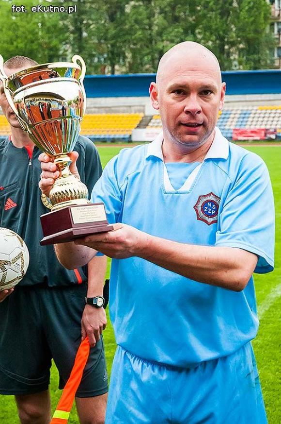 Policjanci pokonali księży. Pożegnanie proboszcza Jana Dobrodzieja