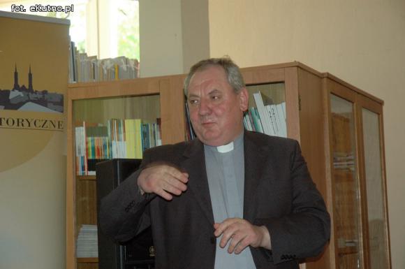 Niezłomny patriota. Wyznanie esbeka - Ksiądz Lipski jest wierny i mnie nie zdradzi