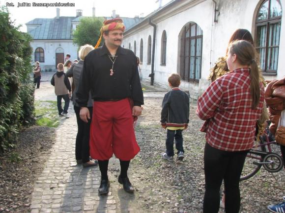 Kawa, listy, wypiekanie pity i Szeherezada. Noc w krośniewickim Muzeum