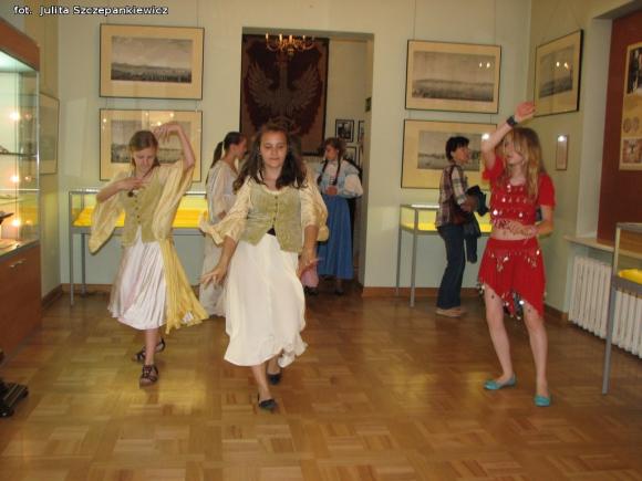 Kawa, listy, wypiekanie pity i Szeherezada. Noc w krośniewickim Muzeum