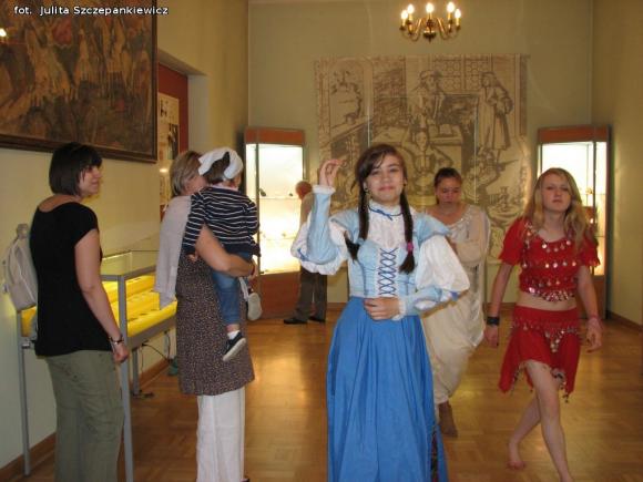 Kawa, listy, wypiekanie pity i Szeherezada. Noc w krośniewickim Muzeum