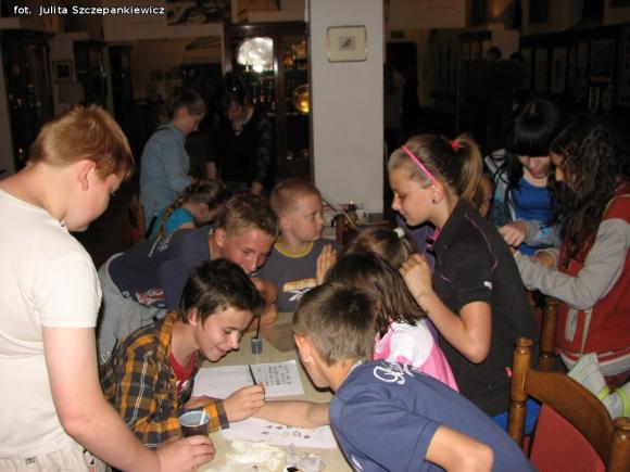 Kawa, listy, wypiekanie pity i Szeherezada. Noc w krośniewickim Muzeum