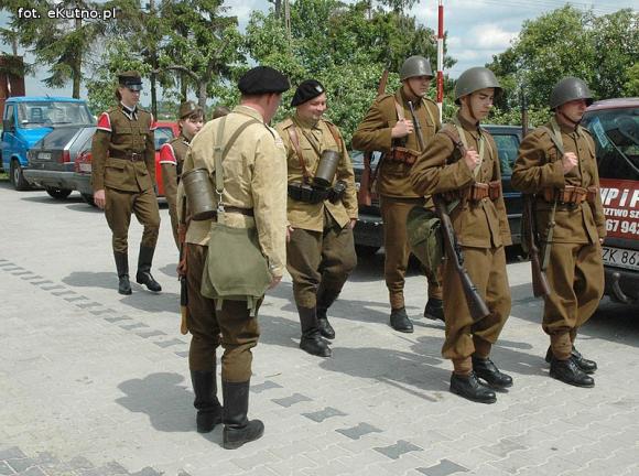 Nauka musztry. Podziękowania i zakończenie seminarium w Klonowcu