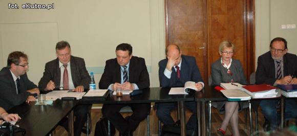 Co to jest gnojowica i co jest wylewane na pola w powiecie kutnowskim? Pozwolenie zintegrowane dla Pini Polonia do zmiany