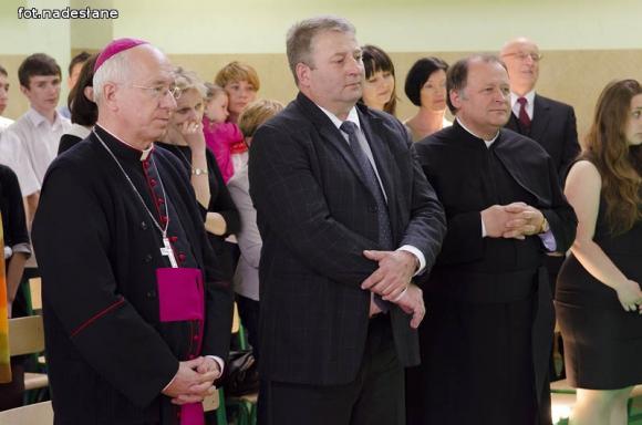 Biskup Andrzej Franciszek Dziuba w Zespole Szkół w Gołębiewku