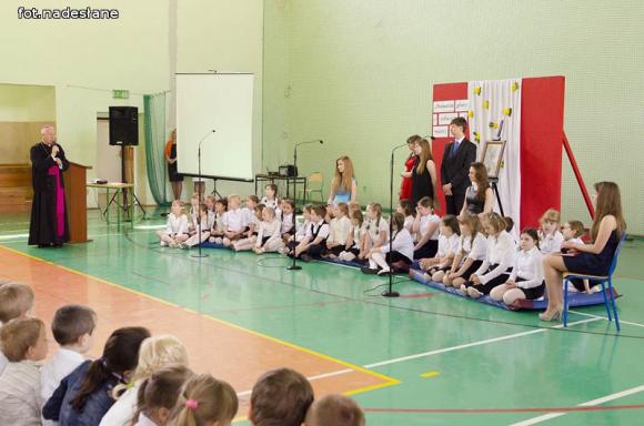 Biskup Andrzej Franciszek Dziuba w Zespole Szkół w Gołębiewku