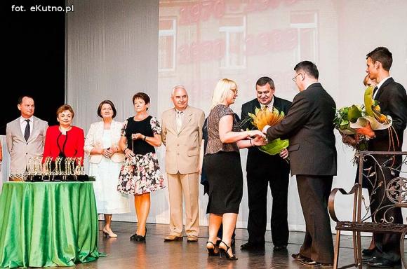 Pod patronatem eKutno.pl: Szkoła, która dała korzenie i skrzydła. Dziękujemy Teściowej!