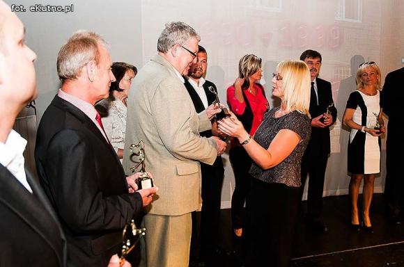 Pod patronatem eKutno.pl: Szkoła, która dała korzenie i skrzydła. Dziękujemy Teściowej!