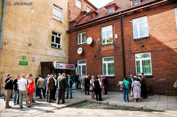 Szkolnych wspomnień czar. Spotkania klasowe i pamiątkowa tablica w ZS nr 4 w Kutnie