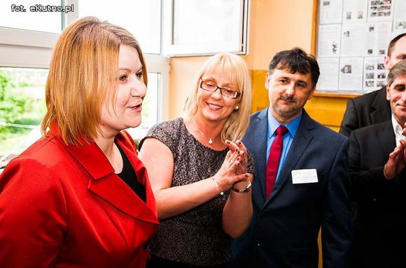 Szkolnych wspomnień czar. Spotkania klasowe i pamiątkowa tablica w ZS nr 4 w Kutnie