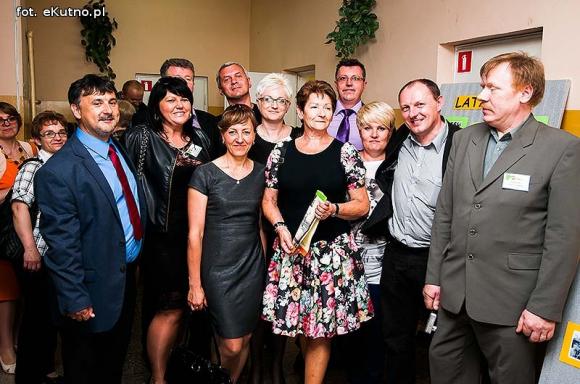 Szkolnych wspomnień czar. Spotkania klasowe i pamiątkowa tablica w ZS nr 4 w Kutnie