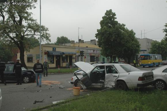 Skasował taksówkę na 29 Listopada. Obaj kierowcy w szpitalu