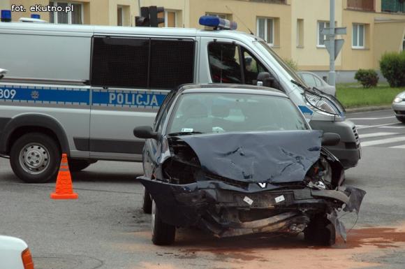 Skasował taksówkę na 29 Listopada. Obaj kierowcy w szpitalu