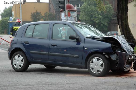 Skasował taksówkę na 29 Listopada. Obaj kierowcy w szpitalu