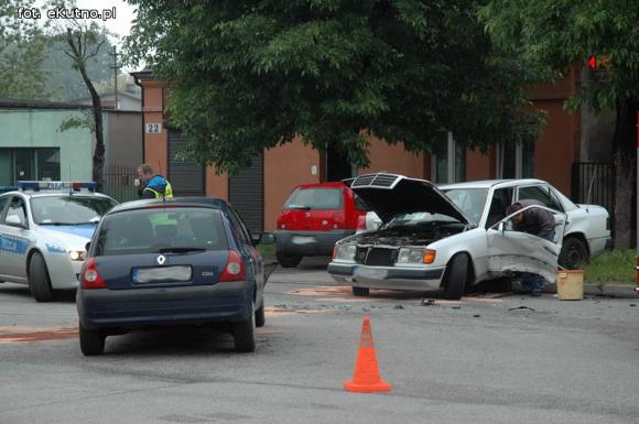 Skasował taksówkę na 29 Listopada. Obaj kierowcy w szpitalu