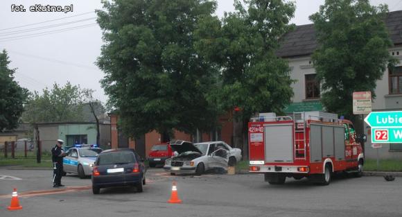 Skasował taksówkę na 29 Listopada. Obaj kierowcy w szpitalu