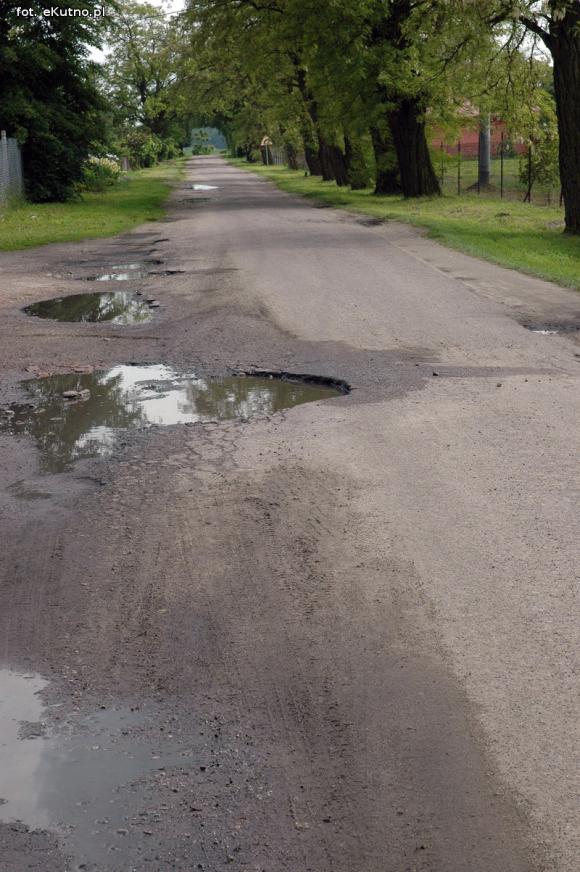 Szlakiem zniszczonych dróg w powiecie kutnowskim: Wola Raciborowska i Klonowiec