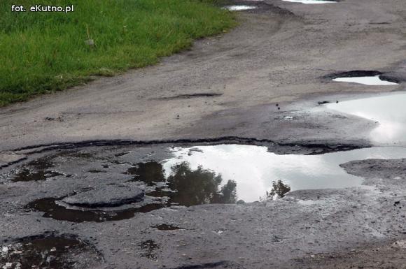 Szlakiem zniszczonych dróg w powiecie kutnowskim: Wola Raciborowska i Klonowiec