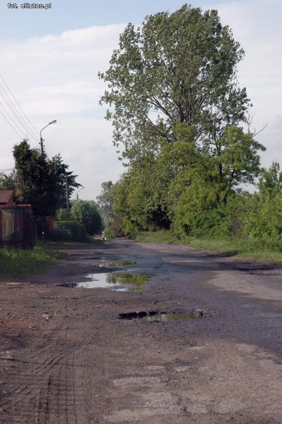 Szlakiem zniszczonych dróg w powiecie kutnowskim: Wola Raciborowska i Klonowiec