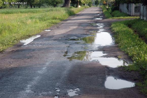 Szlakiem zniszczonych dróg w powiecie kutnowskim: Wola Raciborowska i Klonowiec