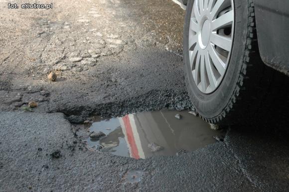 Szlakiem zniszczonych dróg w powiecie kutnowskim: Wola Raciborowska i Klonowiec