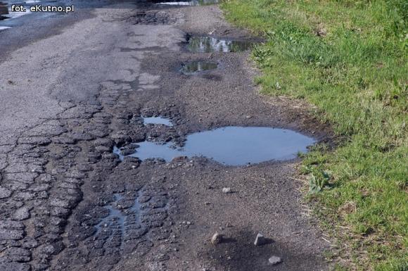 Szlakiem zniszczonych dróg w powiecie kutnowskim: Wola Raciborowska i Klonowiec