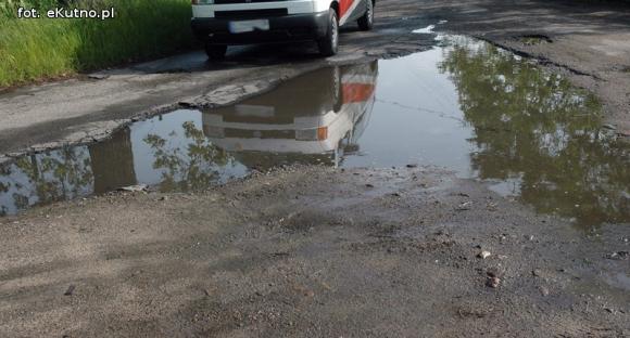 Szlakiem zniszczonych dróg w powiecie kutnowskim: Wola Raciborowska i Klonowiec