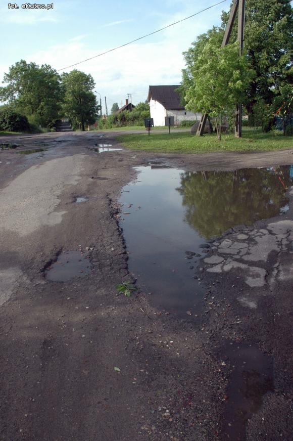 Szlakiem zniszczonych dróg w powiecie kutnowskim: Wola Raciborowska i Klonowiec