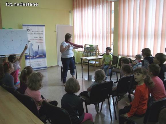Słoń Trąbalski i pan Hilary ćwiczą. Ogólnopolski Tydzień Głośnego Czytania wokół wierszy Juliana Tuwima