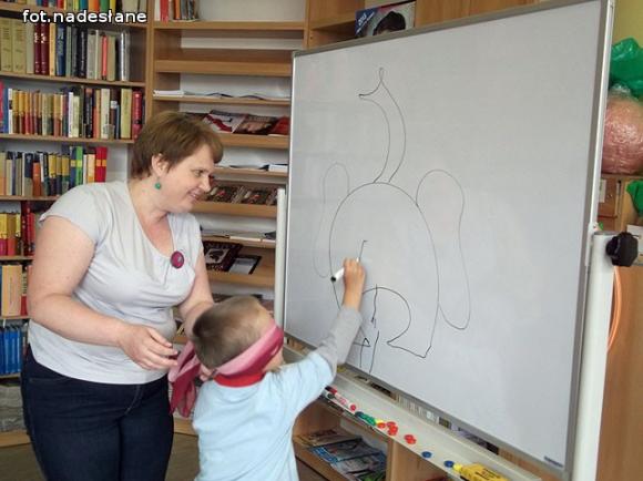 Słoń Trąbalski i pan Hilary ćwiczą. Ogólnopolski Tydzień Głośnego Czytania wokół wierszy Juliana Tuwima