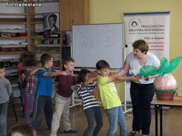 Słoń Trąbalski i pan Hilary ćwiczą. Ogólnopolski Tydzień Głośnego Czytania wokół wierszy Juliana Tuwima