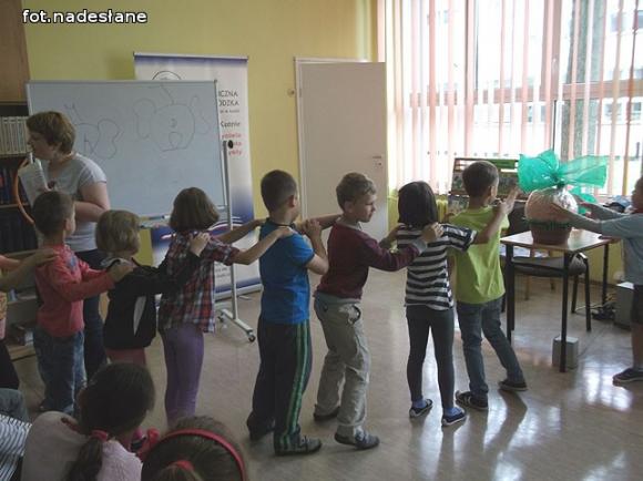 Słoń Trąbalski i pan Hilary ćwiczą. Ogólnopolski Tydzień Głośnego Czytania wokół wierszy Juliana Tuwima