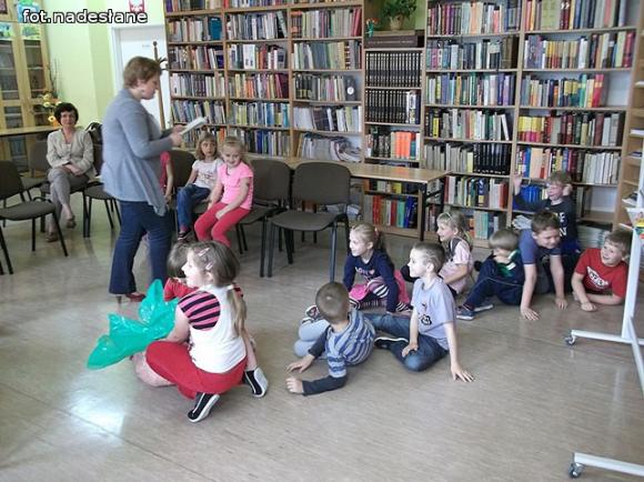 Słoń Trąbalski i pan Hilary ćwiczą. Ogólnopolski Tydzień Głośnego Czytania wokół wierszy Juliana Tuwima