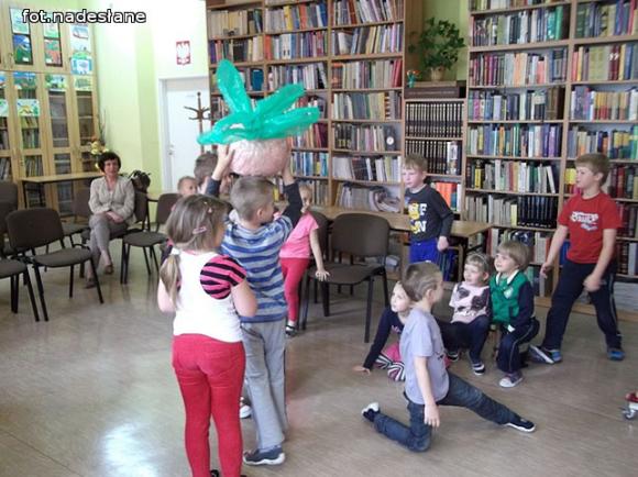 Słoń Trąbalski i pan Hilary ćwiczą. Ogólnopolski Tydzień Głośnego Czytania wokół wierszy Juliana Tuwima