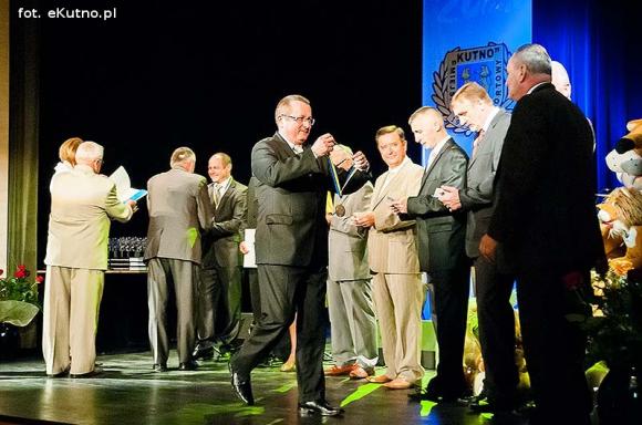 Jest taka zasada: co się podnosi, to i opada. Samych sportowych wzlotów na 20-lecie MKS Kutno