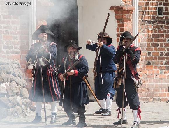 Kultura sarmacka królowała na Zamku w Oporowie