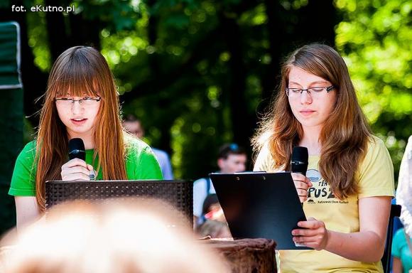Rumba, taniec ognia, street dance, zumba, piżama party i moc talentów na scenie w parku