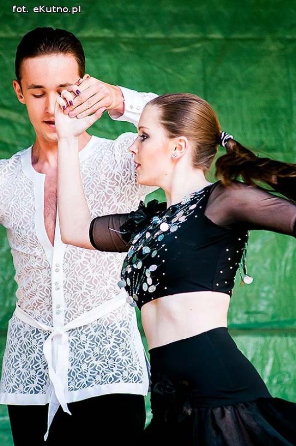 Rumba, taniec ognia, street dance, zumba, piżama party i moc talentów na scenie w parku