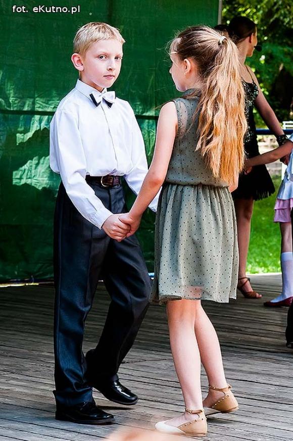 Rumba, taniec ognia, street dance, zumba, piżama party i moc talentów na scenie w parku