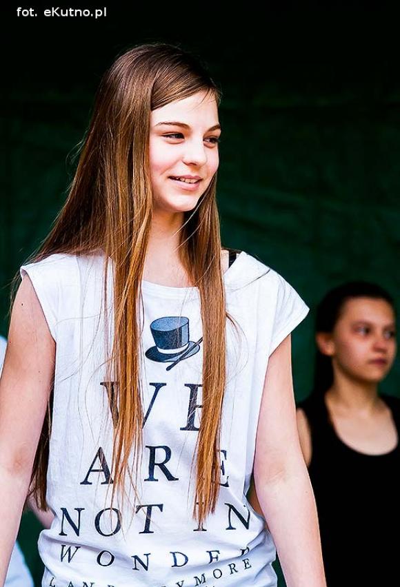 Rumba, taniec ognia, street dance, zumba, piżama party i moc talentów na scenie w parku