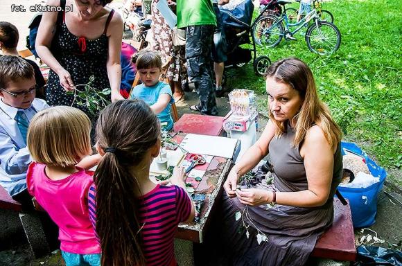 Rumba, taniec ognia, street dance, zumba, piżama party i moc talentów na scenie w parku