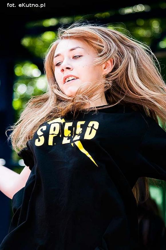 Rumba, taniec ognia, street dance, zumba, piżama party i moc talentów na scenie w parku