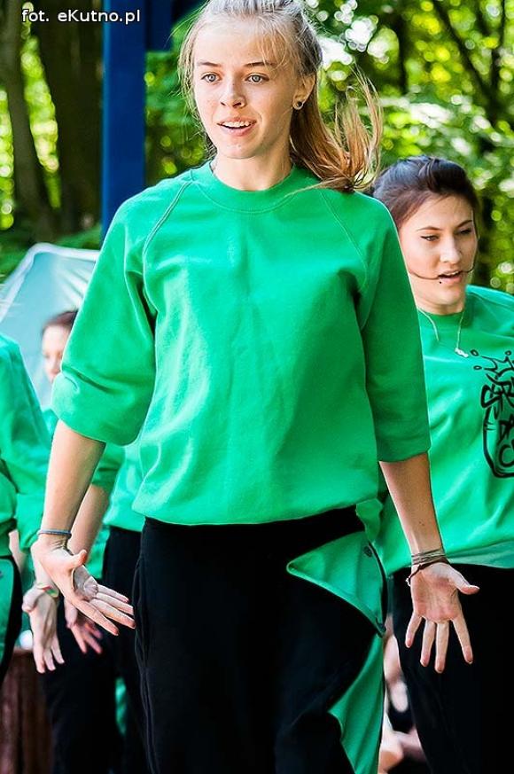 Rumba, taniec ognia, street dance, zumba, piżama party i moc talentów na scenie w parku