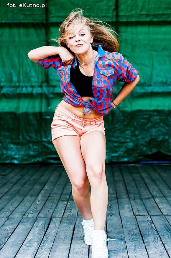 Rumba, taniec ognia, street dance, zumba, piżama party i moc talentów na scenie w parku