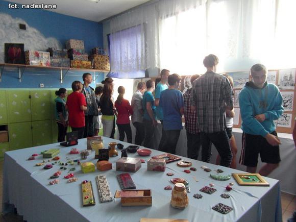 W Gimnazjum nr 2 uczniowie rozwijali swoje zdolności plastyczne