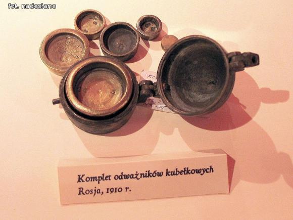 Wystawa wag i odważników w Muzeum im. Jerzego Dunin-Borkowskiego w Krośniewicach