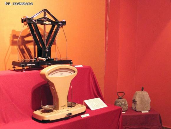 Wystawa wag i odważników w Muzeum im. Jerzego Dunin-Borkowskiego w Krośniewicach