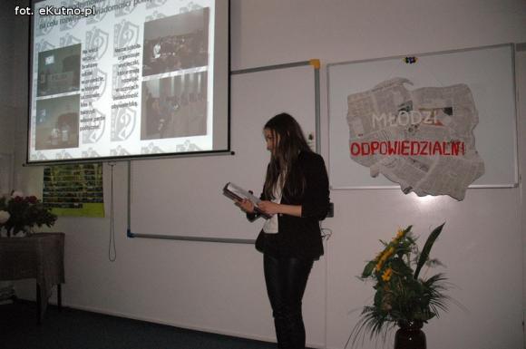 Kochaj i rób, co chcesz, los polskich partii i młoda krew w polityce. Projekt Olgi Jóźwiak